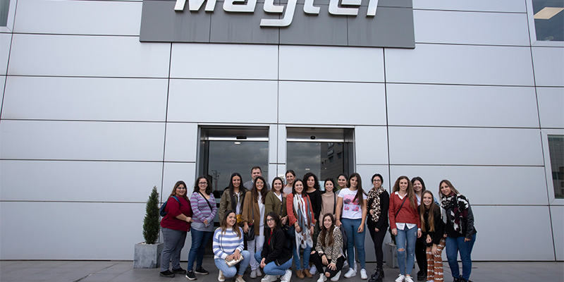 Las alumnas del Grado Superior de Asistencia a la Dirección del CDP Yucatal visitan Magtel - Magtel
