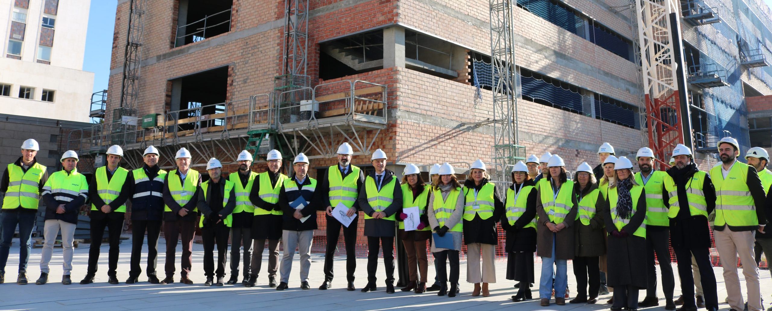 Official visit by the Regional Government of Andalusia to the works at Córdoba’s Maternal and Child Hospital